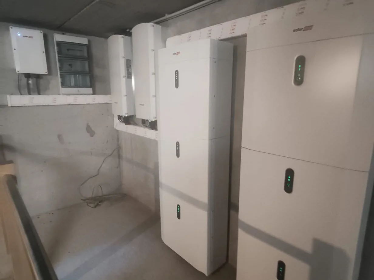 Batteries de stockage haute capacité posées par JM Photovoltaïque